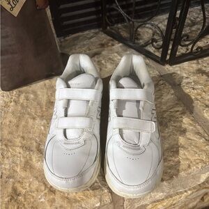 Men’s New Balance White Velcro Sneakers Low-Top size 9.5